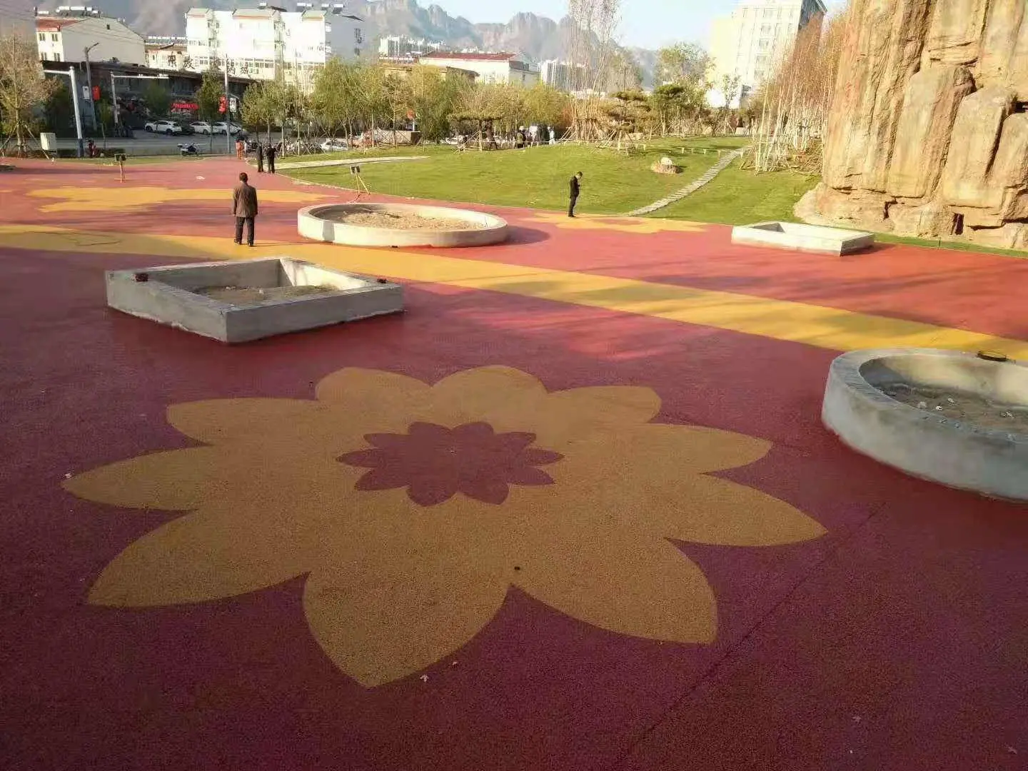 彩色透水混凝土路面在海绵城市建设中能起多大作用?